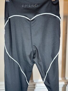 PHERO Black High Waist Leggings Heart Stitch Detail Size Small Workout Gym